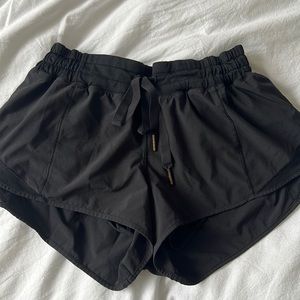 Lulu lemon Hotty hot short size 6